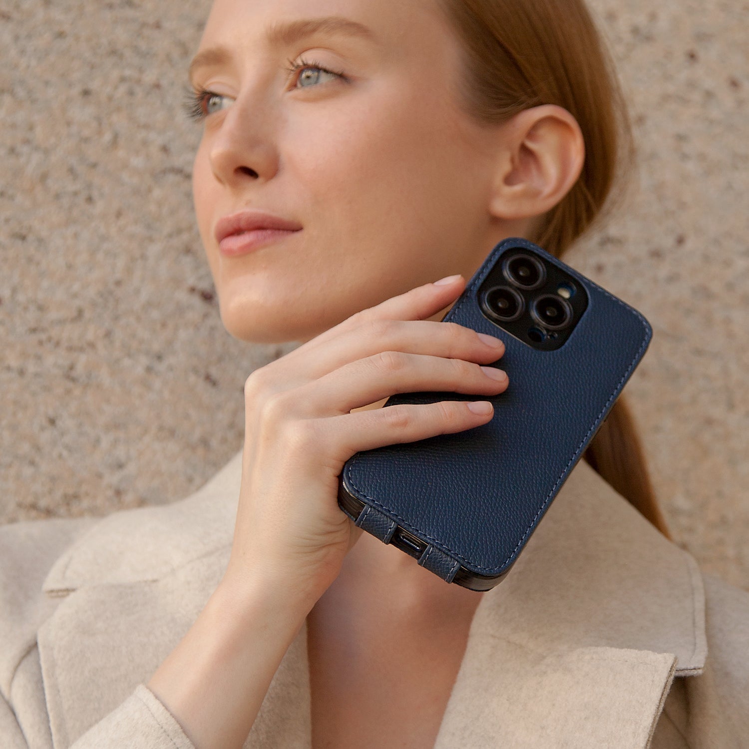 Flip Case iPhone 15 Pro Calf Leather Blue | context visual