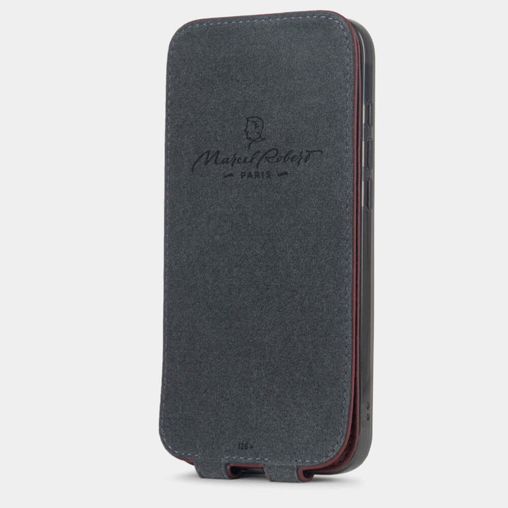 case iPhone 17 Pro Max bordeaux leather - Interior view with grey Alcantara lining with magnetic closure