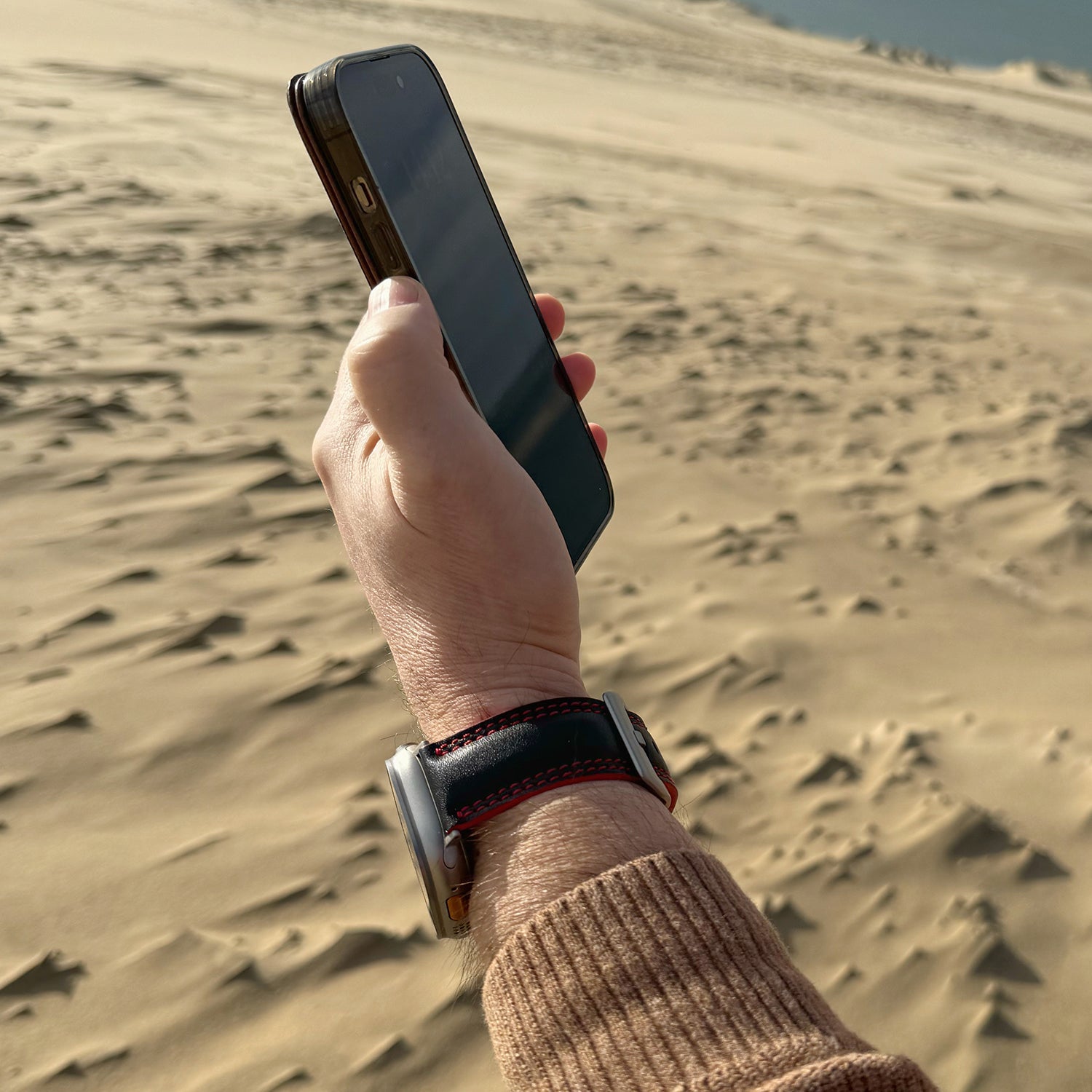 Leather Strap Apple Watch Ultra Black & Red | Marcel Robert - 3