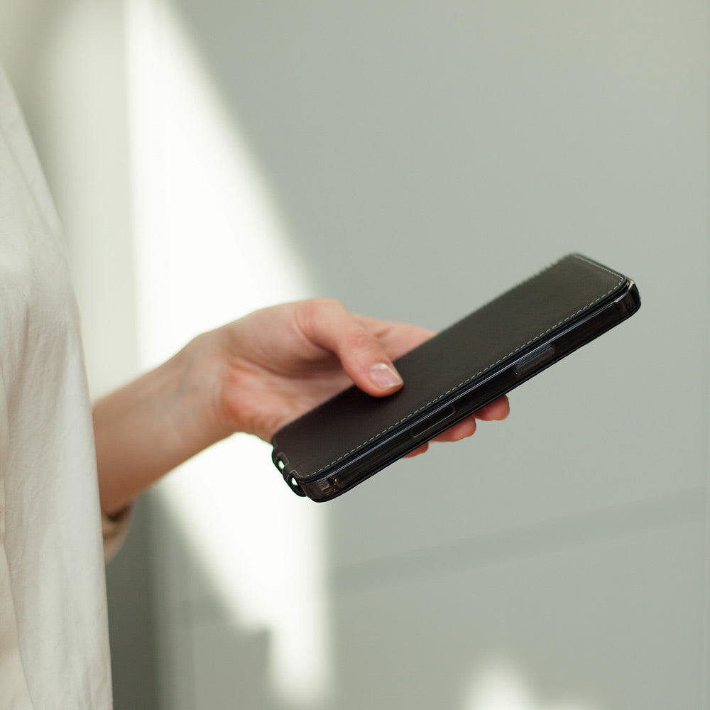 Premium Leather Case iPhone 13 Pro Max Black | Marcel Robert - 4